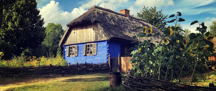 fot. pixabay.com, czdjęcie przestawie chatę z Muzeum Wsi Mazowieckiej