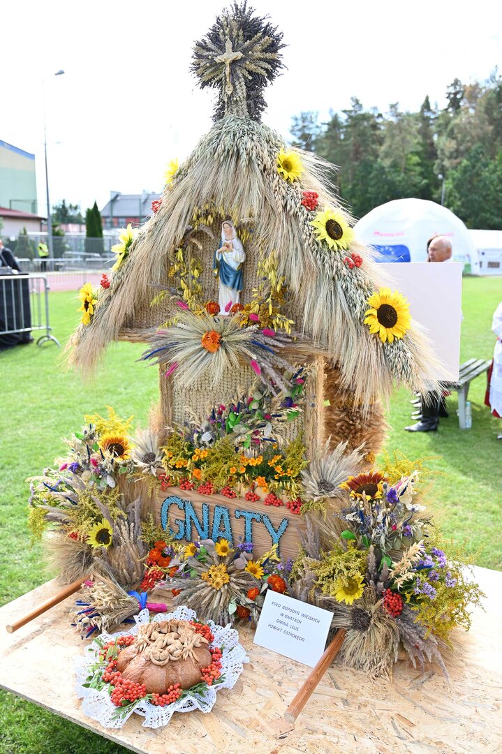 Wojewódzki wieniec przygotowało Sołectwo Gnaty (fot. Grzegorz Żak)