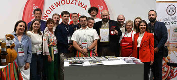 zdjęcie grupowe przedstawicieli województwa mazowieckiego