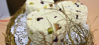 Roszczepski ser podpuszczkowy z pistacjami i żurawiną (fot. Grzegorz Żak)