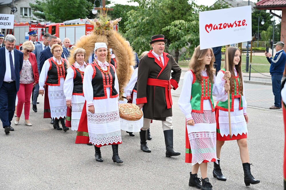 Delegacje wieńcowe przyjechały do Lelisa z całego Mazowsza (fot. Grzegorz Żak)