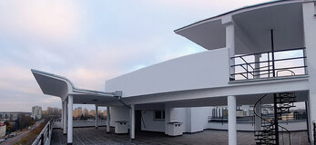 Taras północnego domu przy ul. Mickiewicza w Warszawie, fot. Wspólnoty Mieszkaniowej Szklany Dom